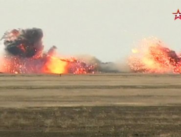 Impactante video de cazas rusos Su-34 en un ataque contra fuerzas terrestres y aeródromos