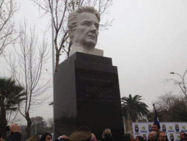 Inauguran escultura en homenaje al ex técnico Fernando Riera