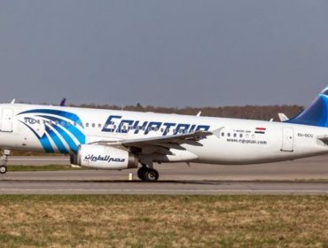 EgyptAir: Recuperan restos de pasajeros del vuelo MS804 desde el fondo del mar