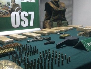 Drogas, armas, dinero y hasta un chaleco antibalas fueron incautados por Carabineros