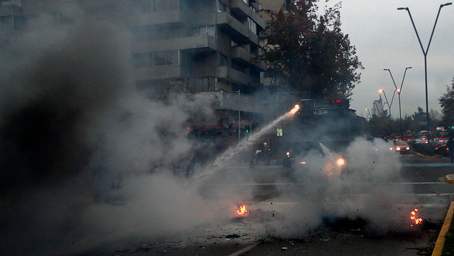 Encapuchados levantaron barricadas en distintos sectores de Santiago