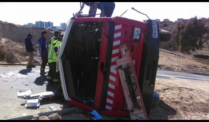 Bomberos protagonizan accidente al volcar carro en el sector La Herradura de Coquimbo