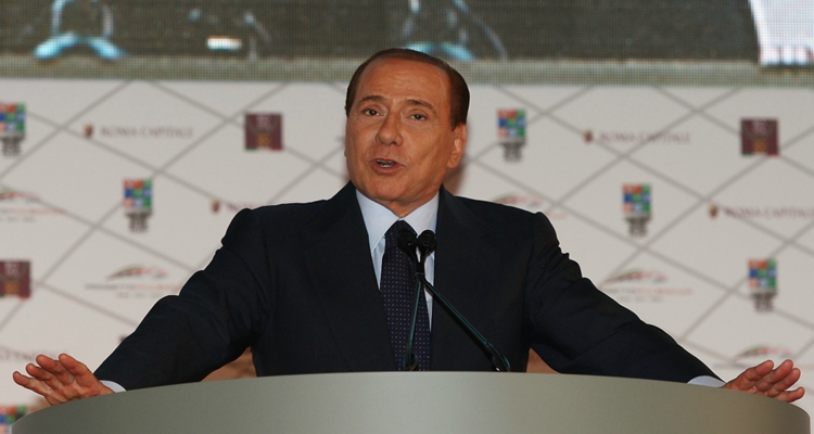 Silvio Berlusconi anunció la venta del Milan