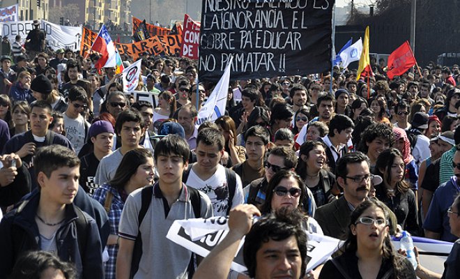 Estudiantes dicen que marcharán por Santiago con o sin autorización