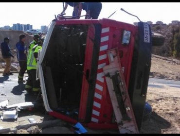 Bomberos protagonizan accidente al volcar carro en el sector La Herradura de Coquimbo