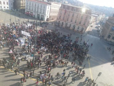 Estudiantes intentan marchar al Congreso en Valparaíso