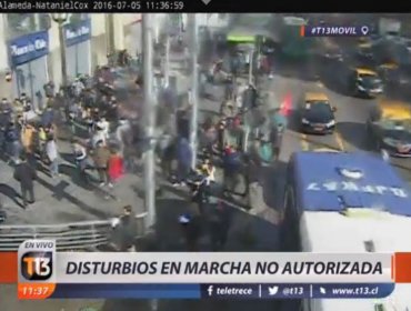 Marcha no autorizada: Jornada terminó con enfrentamientos entre estudiantes y Carabineros