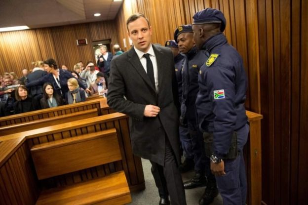 Oscar Pistorius condenado a seis años de cárcel por el asesinato de su novia