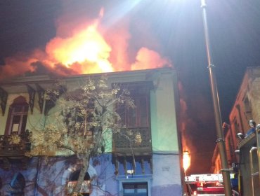 Se quema cité en pleno Barrio Yungay en Santiago