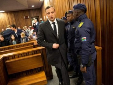 Oscar Pistorius condenado a seis años de cárcel por el asesinato de su novia