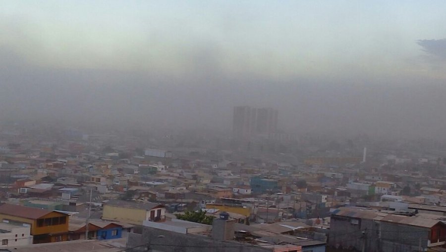 Iquique: Fuerte Tormenta de arena obliga a cerrar aeropuerto