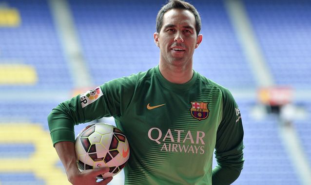 Llegada de Claudio Bravo al Manchester City sería casi un hecho