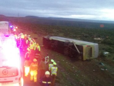 Volcamiento de bus deja 4 muertos y 45 heridos en Ruta 5 Norte