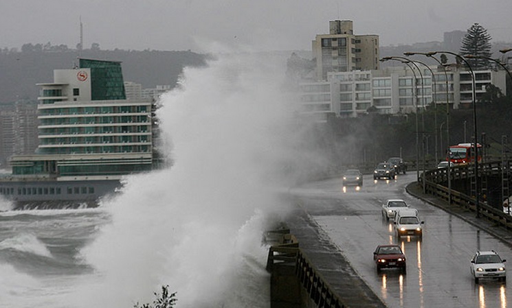 Alertan por viento de hasta 100 Km por hora y Olas de 7 metros en Valparaíso