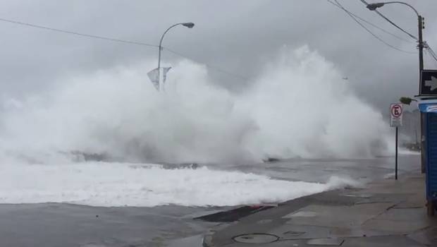 Marejadas y ráfagas de viento de 100 kph se registran en Valparaíso y Viña