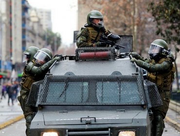 Carabineros ingresa a Universidad AHC y toma detenidos por agresión a Carabineros