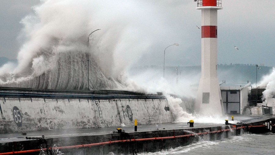 Sistema Frontal: Lluvia, fuerte viento e intensas marejadas afectan a la zona Central de Chile