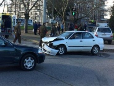 Tres lesionados tras colisión en Alameda de Talca