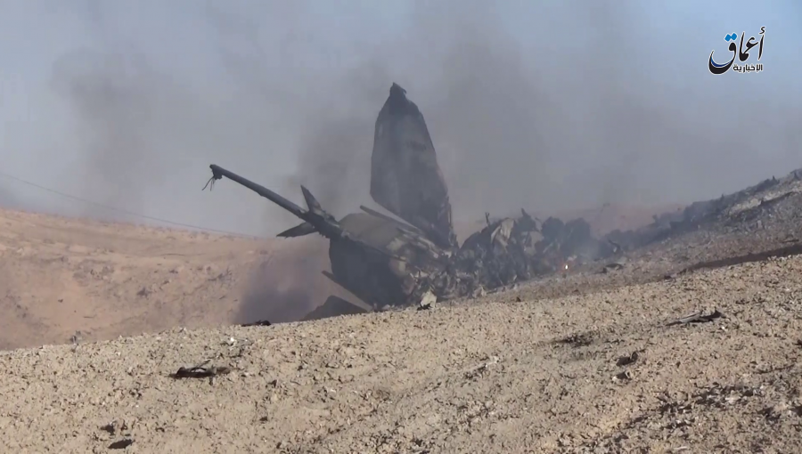 Estado Islámico difunde un video de un avión derribado y el cuerpo del piloto muerto