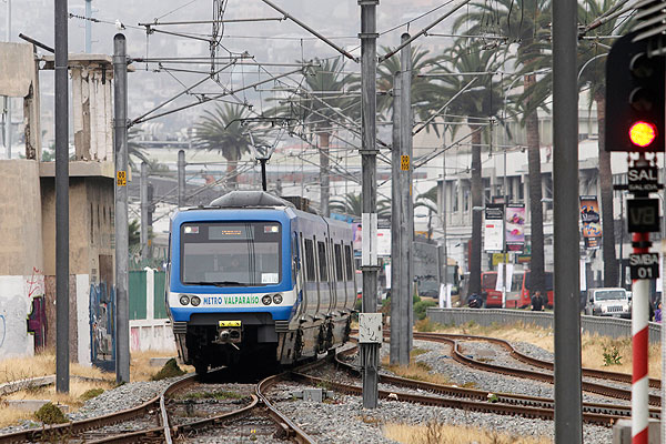 Metro de Valparaíso en la mira: Citarán a Ministro de Transportes al Congreso