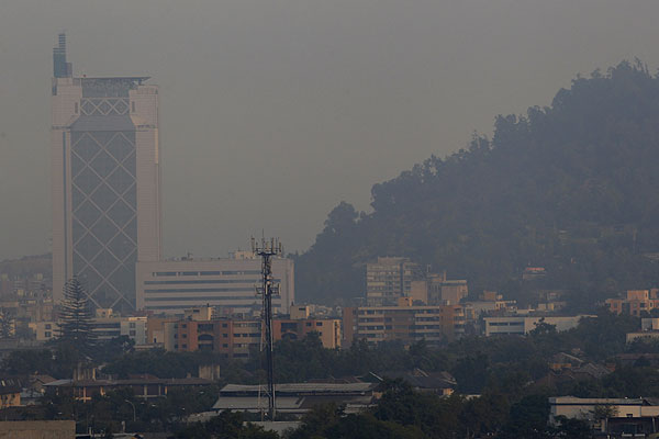 Sigue el aire malo en Santiago: Este martes habrá Alerta ambiental