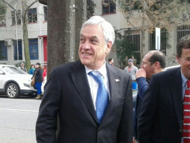 Piñera recibe ataques en Chillán: "Ladrón y corrupto" le gritaron al expresidente