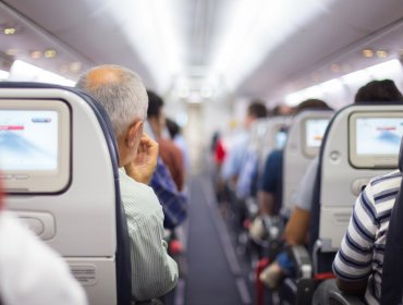 ¿Por qué las ventanas de los aviones tienen este pequeño agujero?