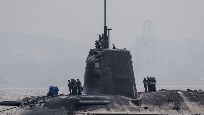 Submarino nuclear británico choca con buque mercante frente a Gibraltar