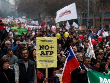 Más de 100 personas salieron a las calles de Chile a protestar contra las AFP