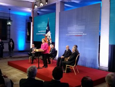 Bachelet junto a PDI y Carabineros lanzan protocolo de ayuda a la mujer