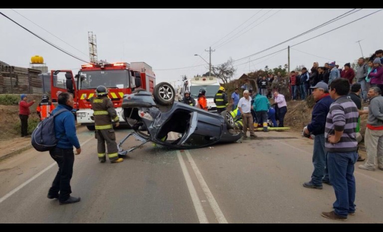 Coquimbo: Volcamiento deja dos personas heridas en ruta D-43