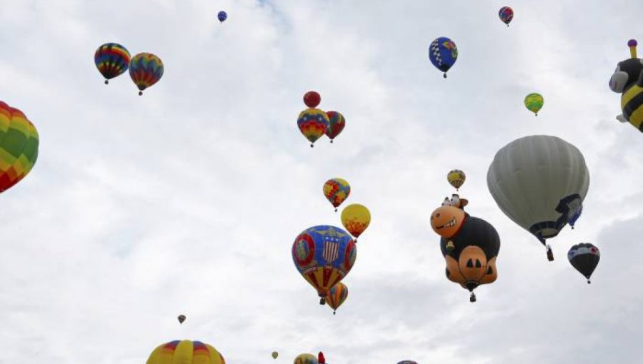 Se incendia y se estrella un globo aerostático con 16 personas a bordo