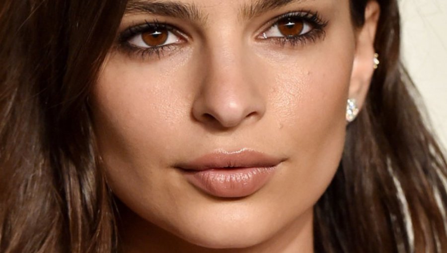 Mira en este video el atrevido baile de Emily Ratajkowski