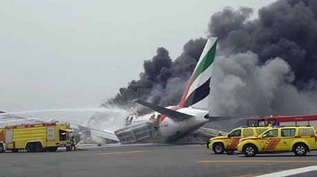 Avión de Emirates con 275 pasajeros sufre accidente al aterrizar en Dubái