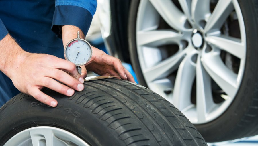 ¿Sabes qué significan esos raros números y letras que hay en los neumáticos?