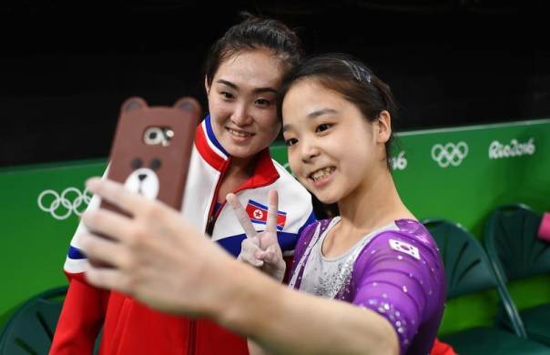 Río 2016: El bello gesto de dos gimnastas coreanas que se convirtió en viral