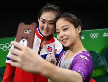 Río 2016: El bello gesto de dos gimnastas coreanas que se convirtió en viral