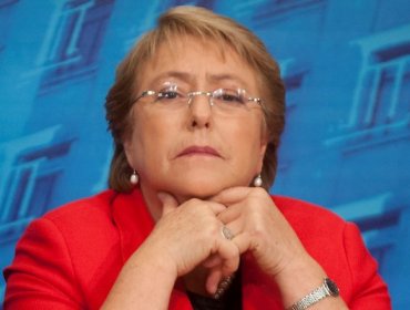 Picada libre de aprobación a Bachelet: En Encuesta Cadem baja del 20%