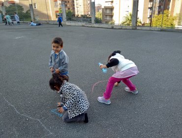 Video: Menor de 3 años es encontrado llorando fuera de hogar del Sename en Viña del Mar