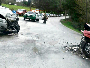 Panguipulli: Un muerto y seis heridos deja accidente frontal entre dos camionetas