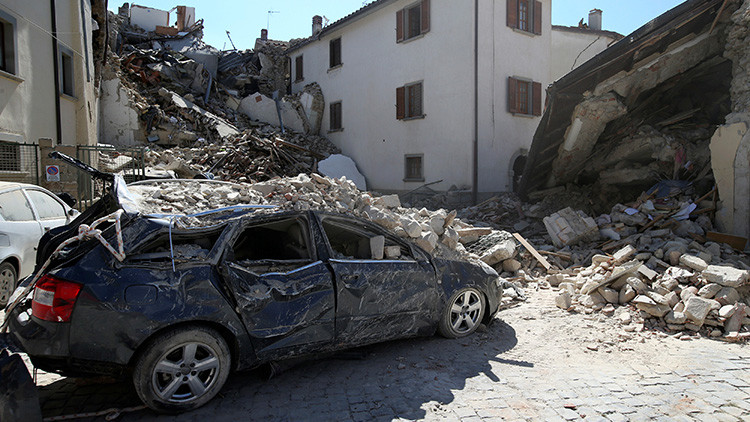 Terremoto en Italia: Victimas ya superan las 120 personas y heridos llegan a 400