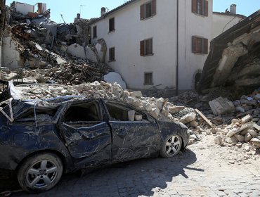 Terremoto en Italia: Victimas ya superan las 120 personas y heridos llegan a 400