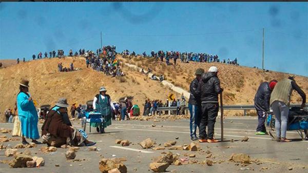 Tensión en Bolivia: Mineros tomaron de rehén al viceministro del Interior