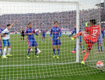 Universidad Católica vence a la U en el Nacional por 3 a 0 y consigue su primera victoria