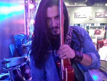 Chileno Roberto Olea ganó premio en los Fox Music