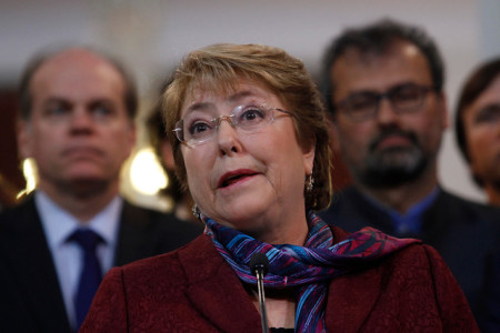 Encuesta Cadem: Aprobación a Michelle Bachelet baja al 18%