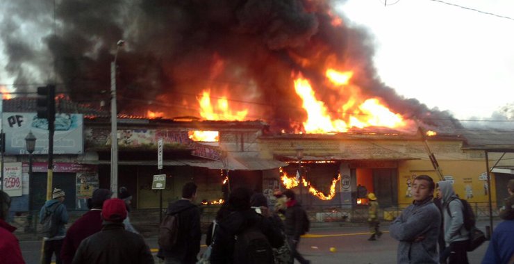 Violento incendio en Talca consume al menos 10 locales comerciales
