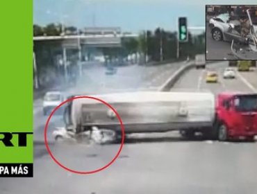 Escalofriante video: 4 personas mueren aplastadas por un camión cargado de cemento