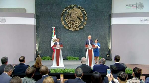 Donald Trump, en México y frente a Enrique Peña Nieto, no se disculpó e insistió con el muro