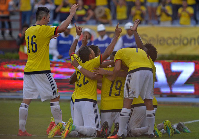 Colombia triunfa 2-0 ante Venezuela y se aferra a la zona de clasificación a Rusia 2018